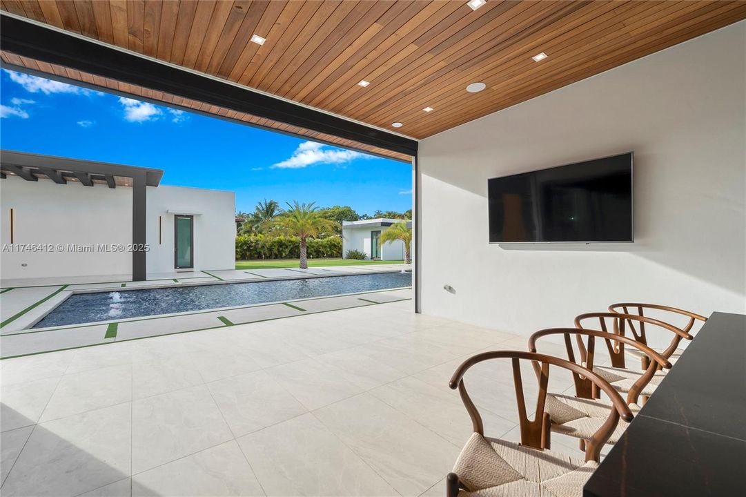 Recently Sold: $4,999,000 (7 beds, 6 baths, 5868 Square Feet)