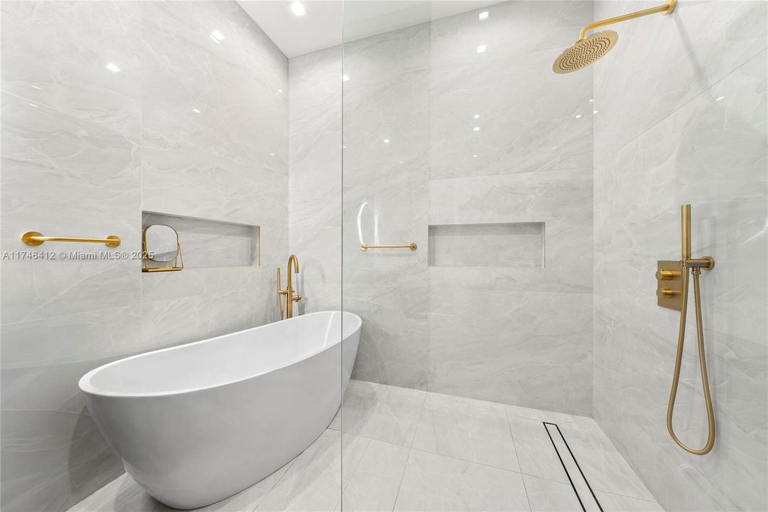 Recently Sold: $4,999,000 (7 beds, 6 baths, 5868 Square Feet)