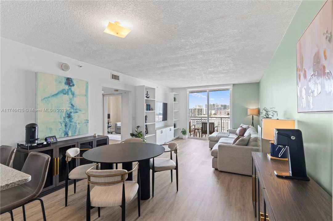 Recently Sold: $459,000 (2 beds, 2 baths, 1051 Square Feet)