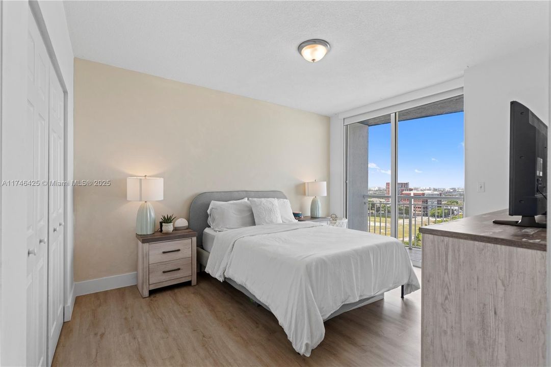 Recently Sold: $459,000 (2 beds, 2 baths, 1051 Square Feet)