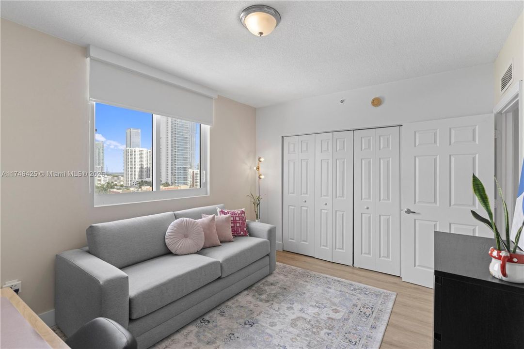 Recently Sold: $459,000 (2 beds, 2 baths, 1051 Square Feet)