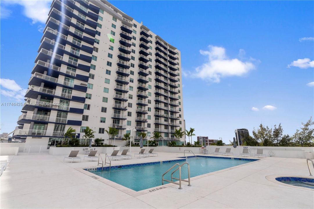 Recently Sold: $459,000 (2 beds, 2 baths, 1051 Square Feet)