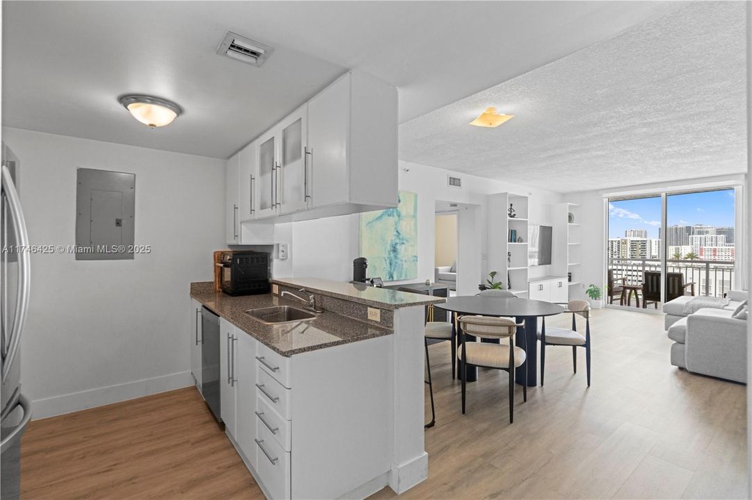 Recently Sold: $459,000 (2 beds, 2 baths, 1051 Square Feet)