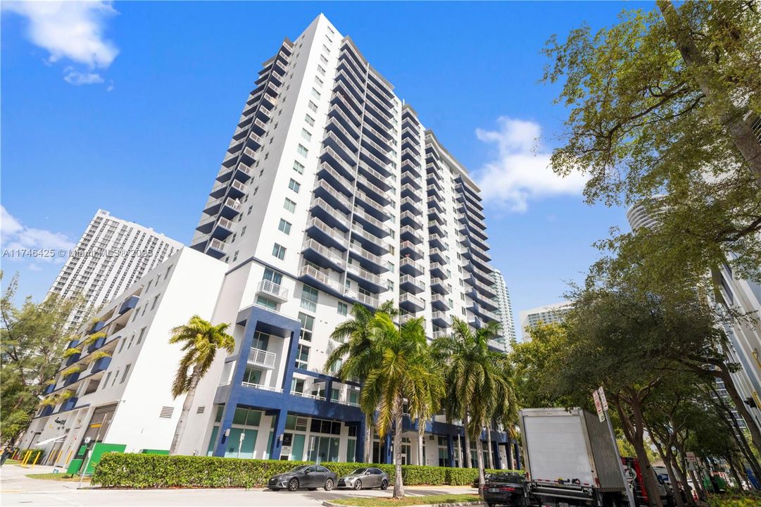 Recently Sold: $459,000 (2 beds, 2 baths, 1051 Square Feet)