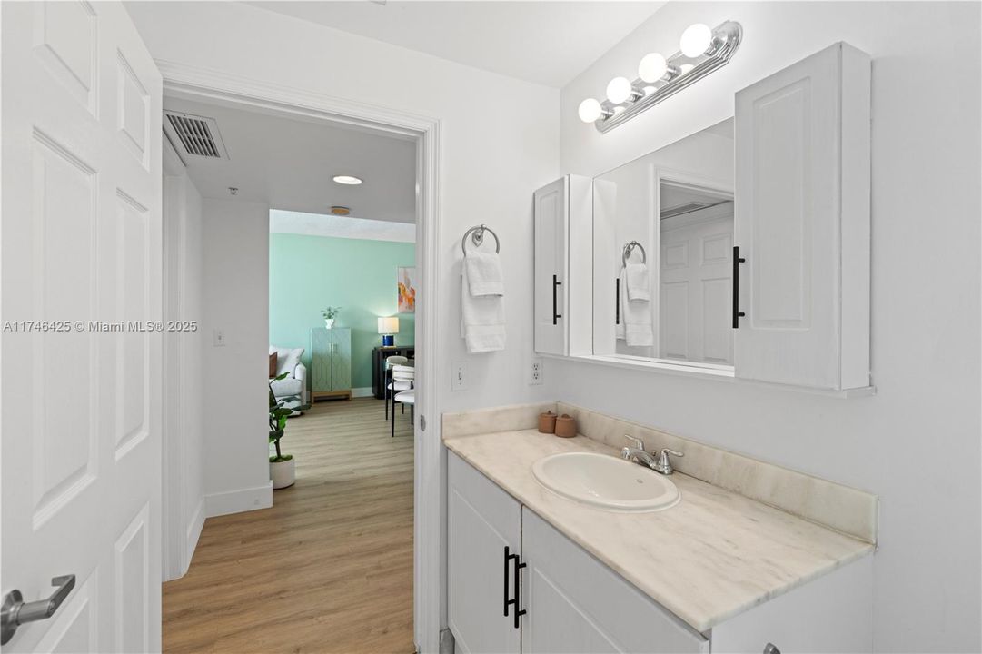 Recently Sold: $459,000 (2 beds, 2 baths, 1051 Square Feet)