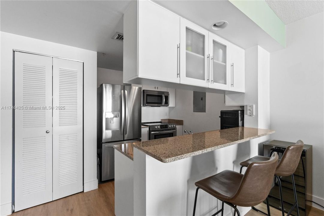 Recently Sold: $459,000 (2 beds, 2 baths, 1051 Square Feet)