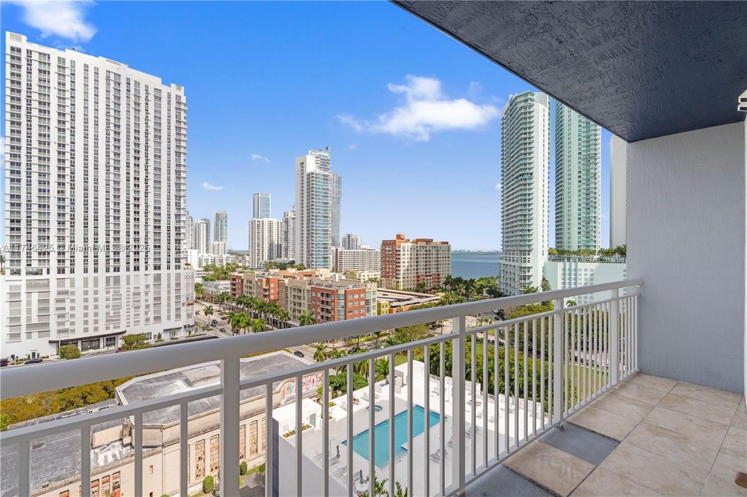 Recently Sold: $459,000 (2 beds, 2 baths, 1051 Square Feet)