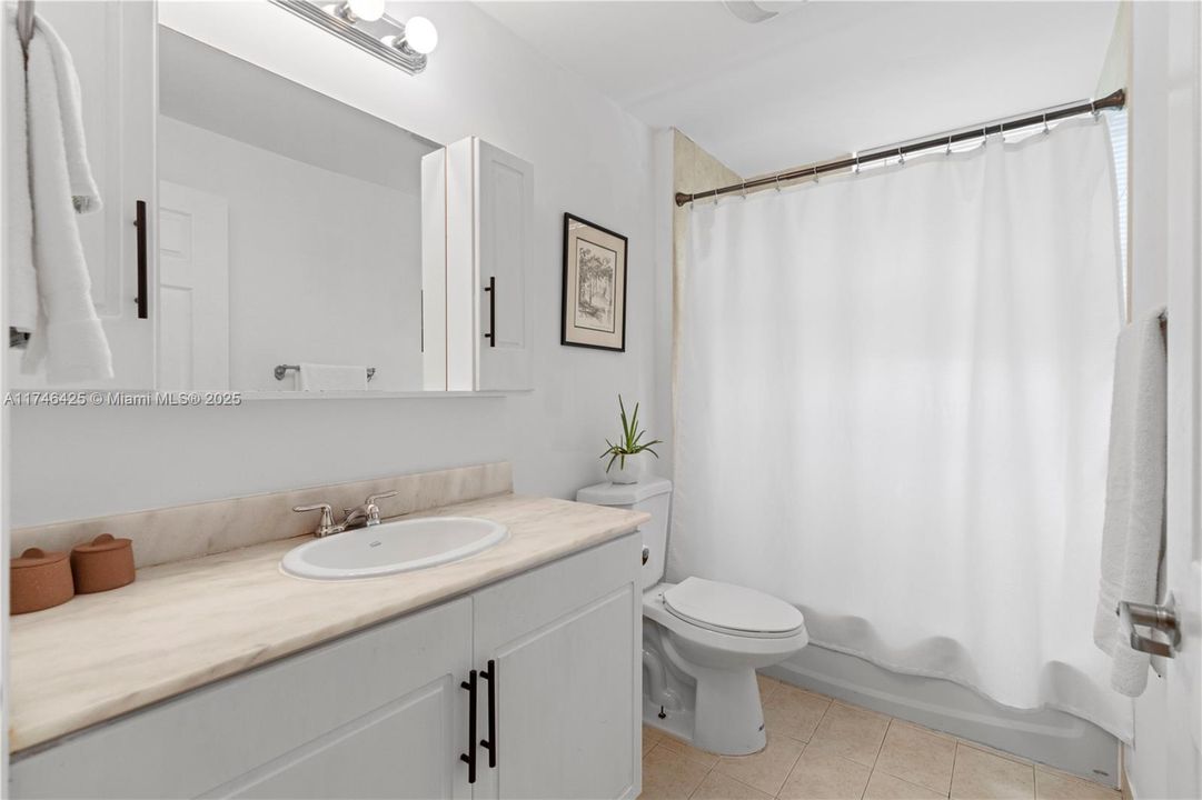 Recently Sold: $459,000 (2 beds, 2 baths, 1051 Square Feet)