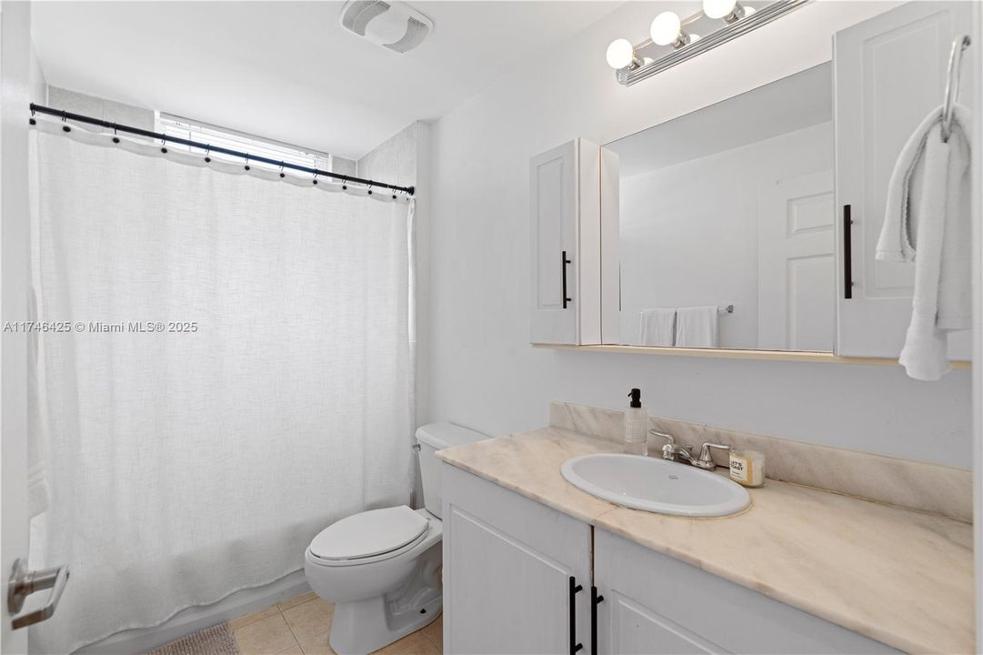 Recently Sold: $459,000 (2 beds, 2 baths, 1051 Square Feet)
