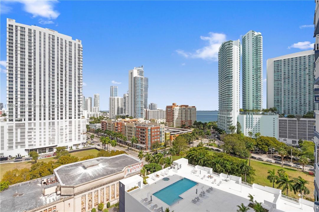 Recently Sold: $459,000 (2 beds, 2 baths, 1051 Square Feet)