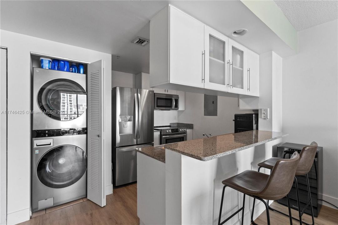 Recently Sold: $459,000 (2 beds, 2 baths, 1051 Square Feet)