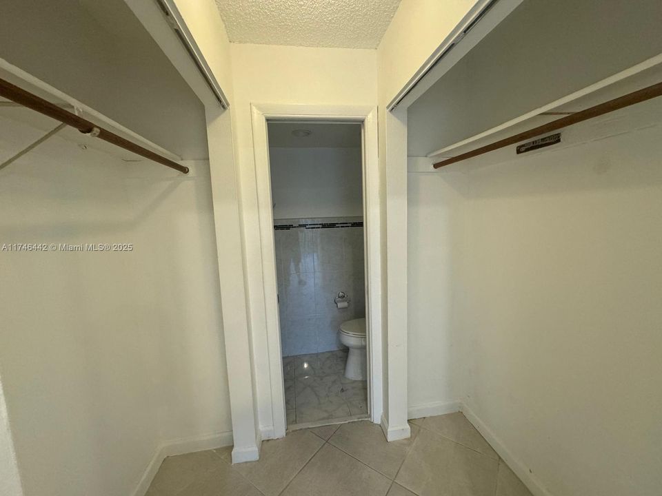 For Sale: $199,000 (2 beds, 1 baths, 815 Square Feet)