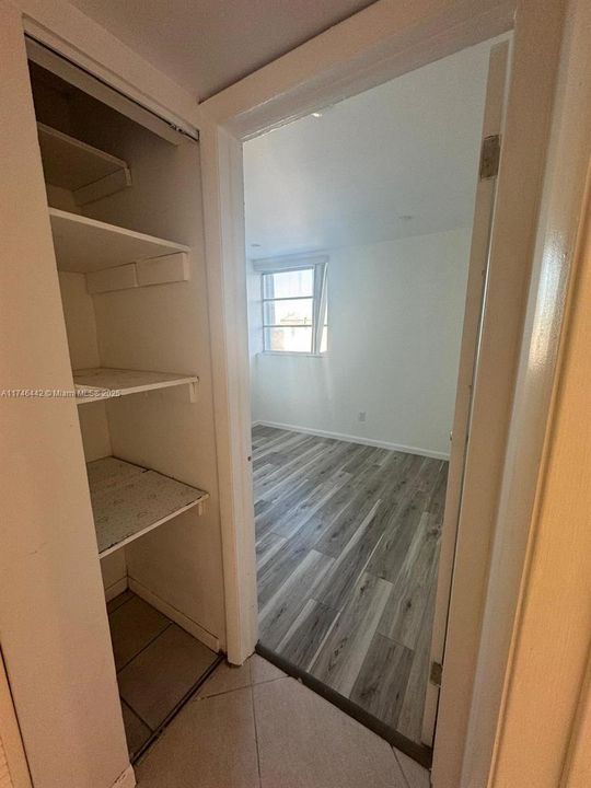 For Sale: $199,000 (2 beds, 1 baths, 815 Square Feet)