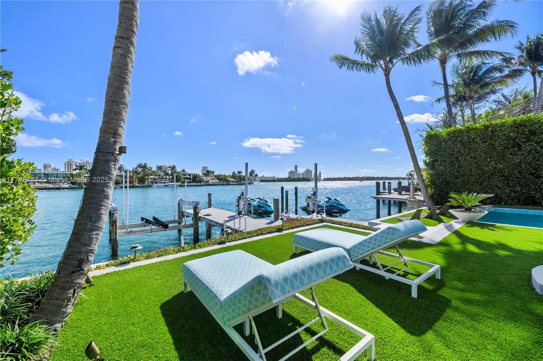 For Rent: $100,000 (8 beds, 7 baths, 7210 Square Feet)