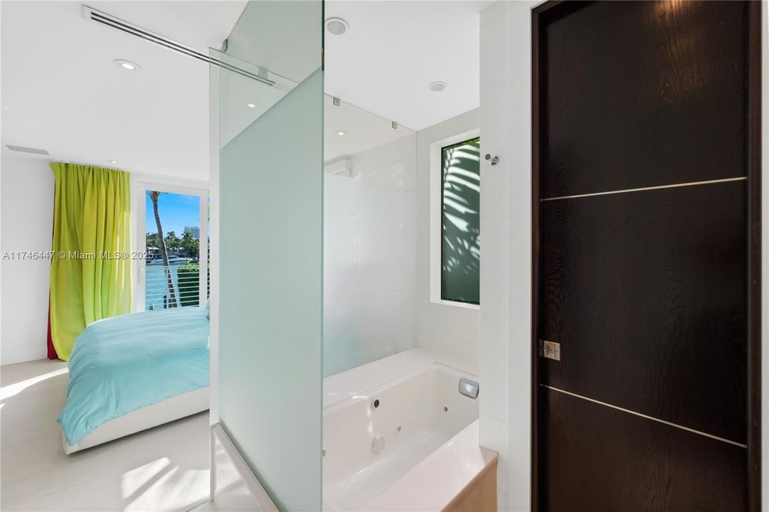 For Rent: $100,000 (8 beds, 7 baths, 7210 Square Feet)