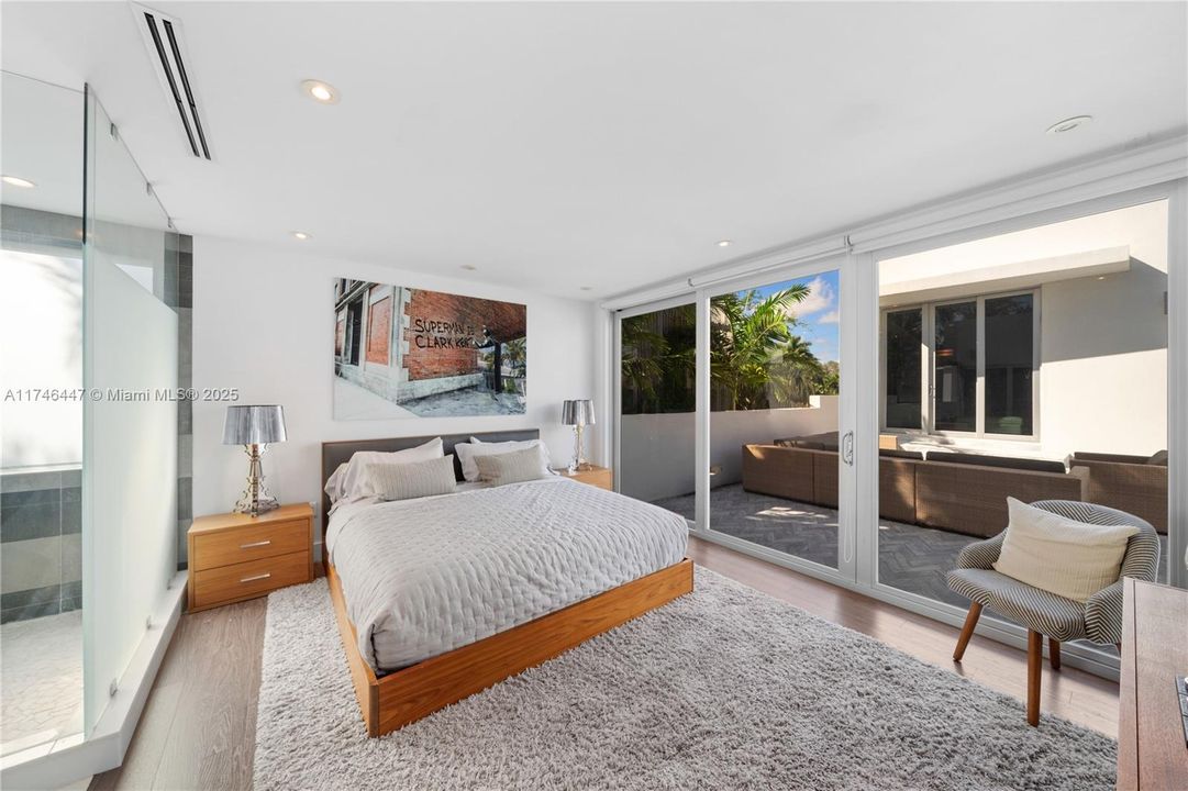 For Rent: $100,000 (8 beds, 7 baths, 7210 Square Feet)