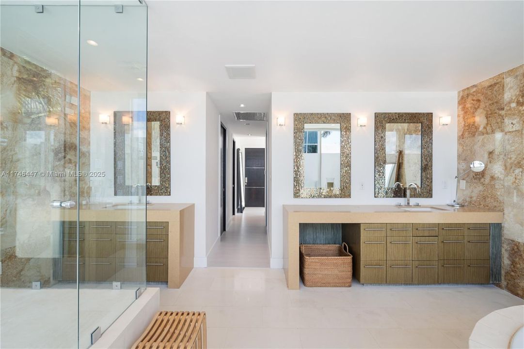 For Rent: $100,000 (8 beds, 7 baths, 7210 Square Feet)