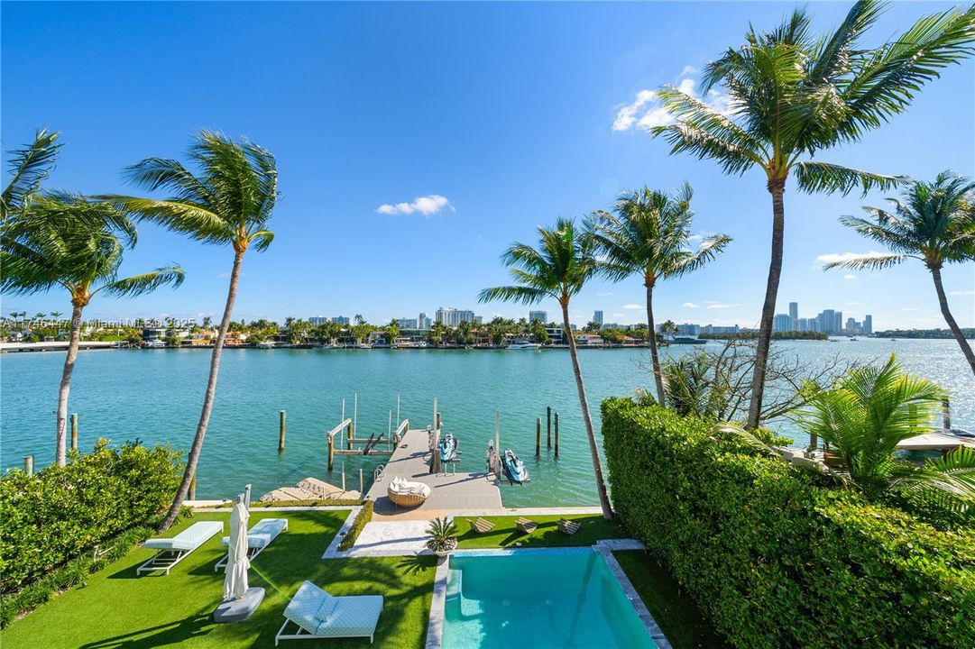 For Rent: $100,000 (8 beds, 7 baths, 7210 Square Feet)