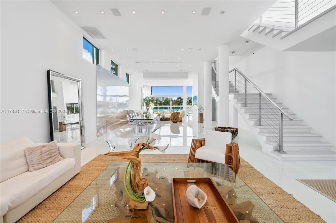 For Rent: $100,000 (8 beds, 7 baths, 7210 Square Feet)