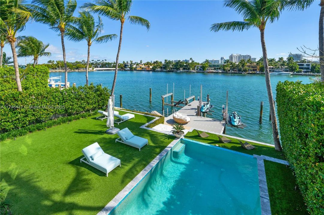 For Rent: $100,000 (8 beds, 7 baths, 7210 Square Feet)