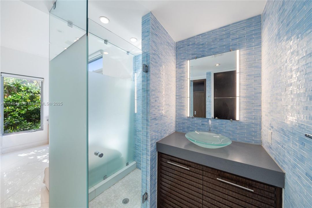 For Rent: $100,000 (8 beds, 7 baths, 7210 Square Feet)