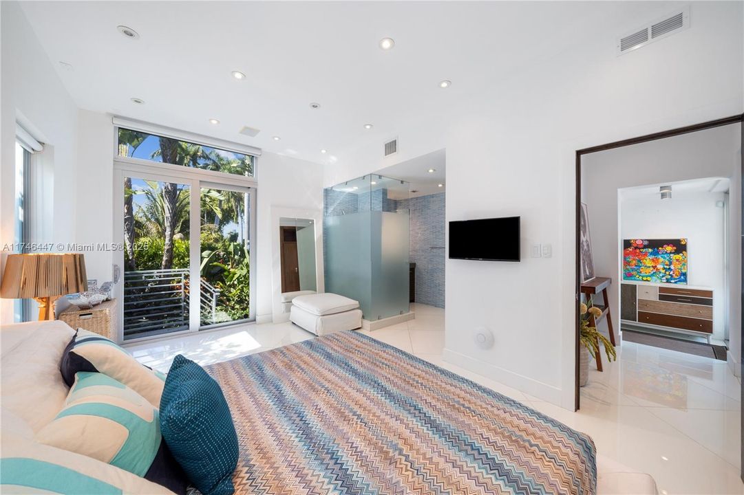 For Rent: $100,000 (8 beds, 7 baths, 7210 Square Feet)