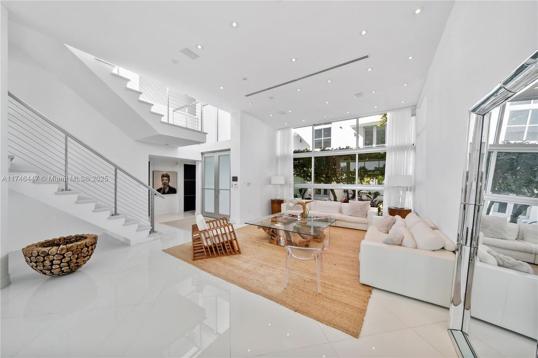 For Rent: $100,000 (8 beds, 7 baths, 7210 Square Feet)