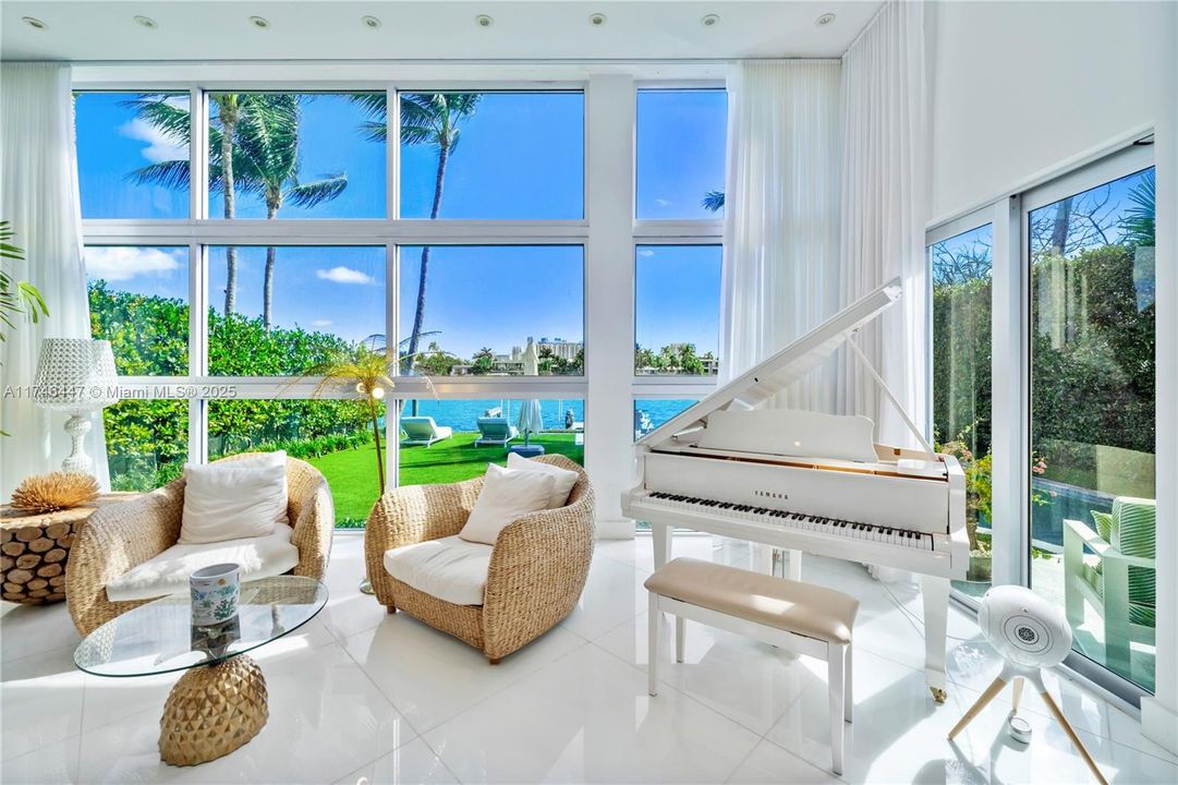 For Rent: $100,000 (8 beds, 7 baths, 7210 Square Feet)