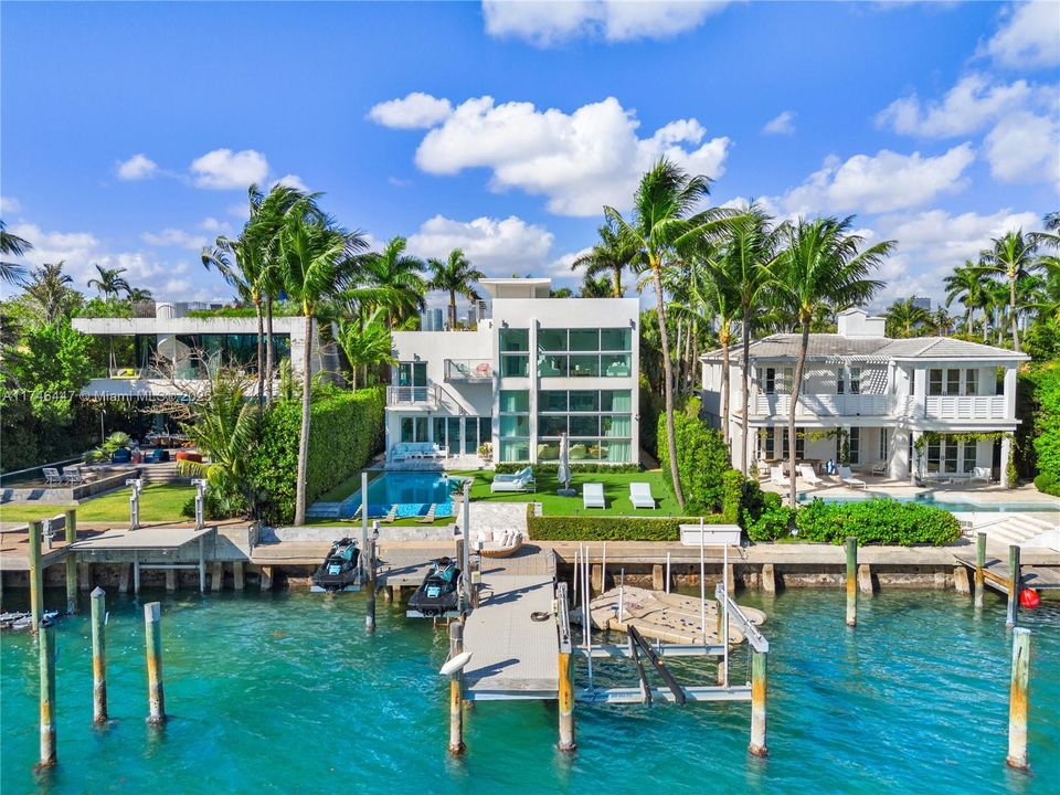 For Rent: $100,000 (8 beds, 7 baths, 7210 Square Feet)