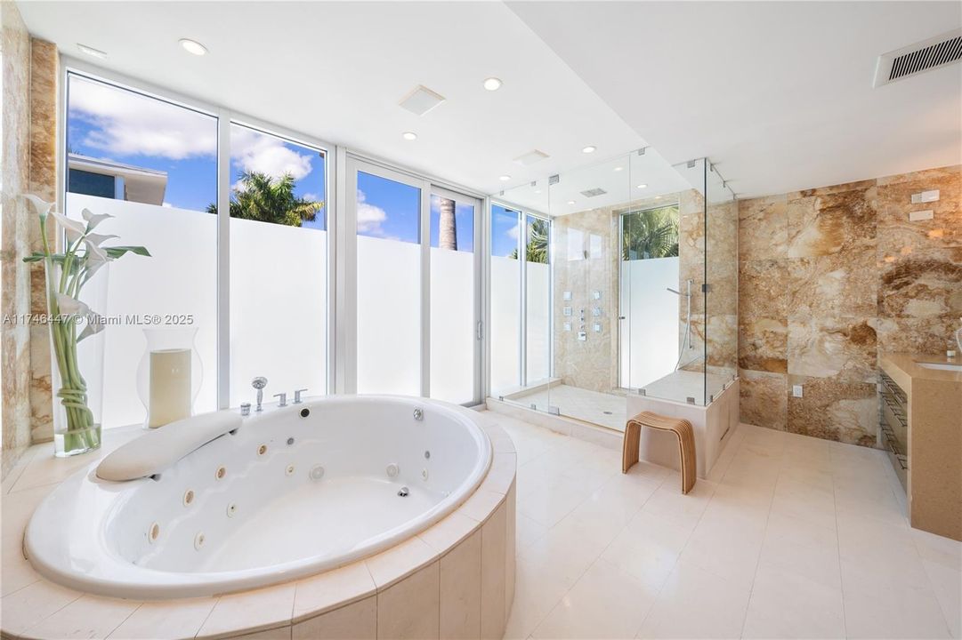 For Rent: $100,000 (8 beds, 7 baths, 7210 Square Feet)