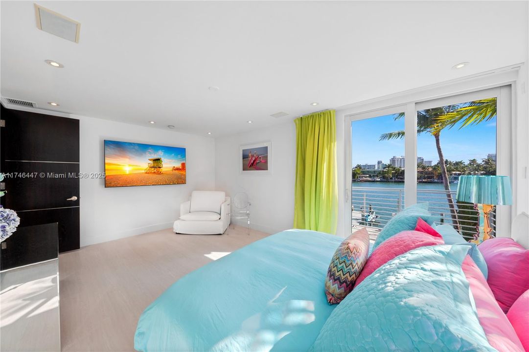 For Rent: $100,000 (8 beds, 7 baths, 7210 Square Feet)