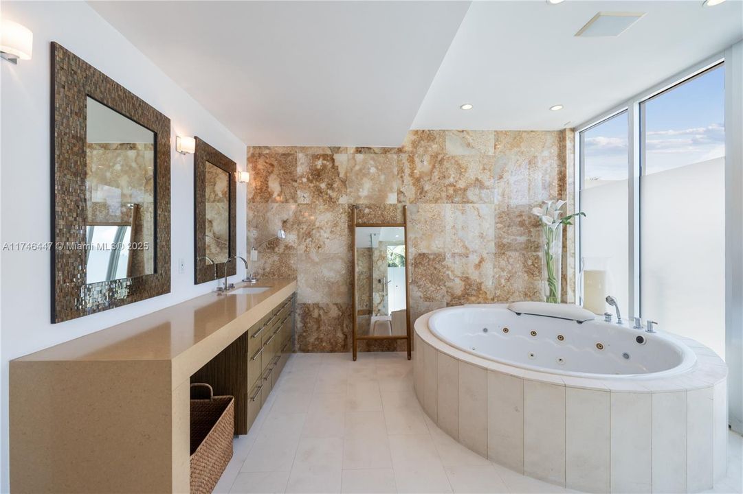 For Rent: $100,000 (8 beds, 7 baths, 7210 Square Feet)