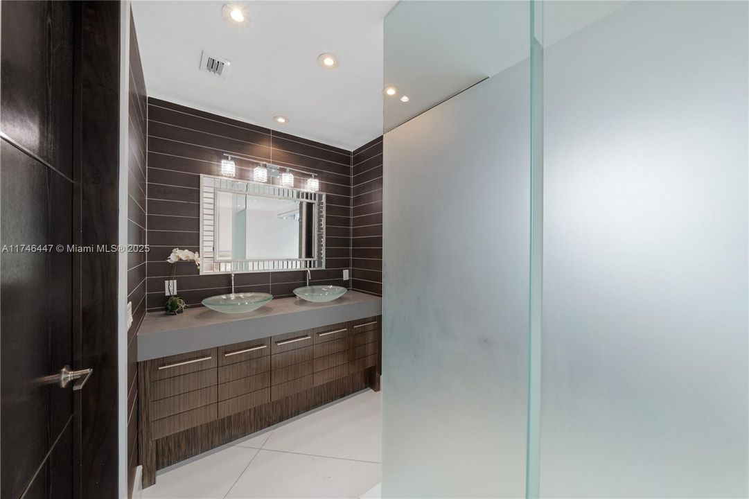 For Rent: $100,000 (8 beds, 7 baths, 7210 Square Feet)