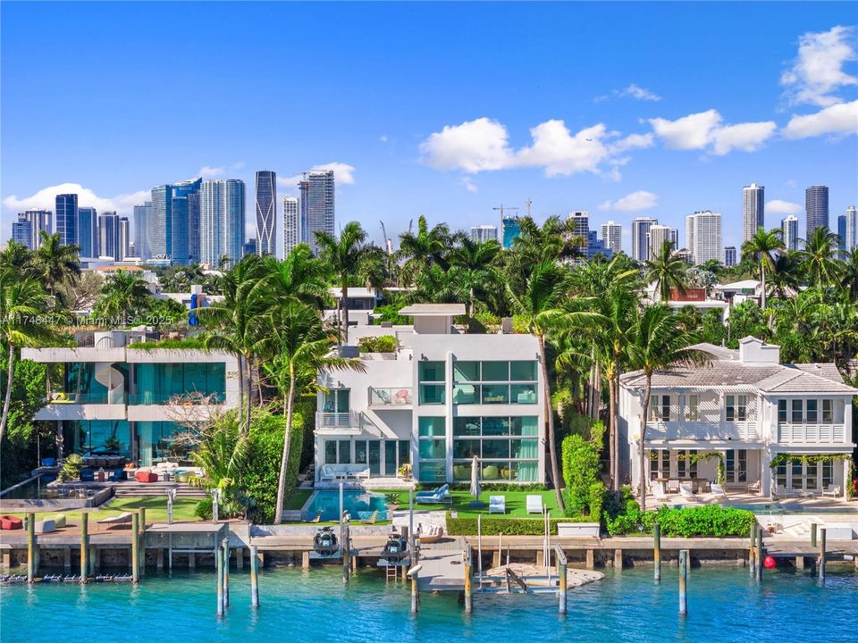 For Rent: $100,000 (8 beds, 7 baths, 7210 Square Feet)