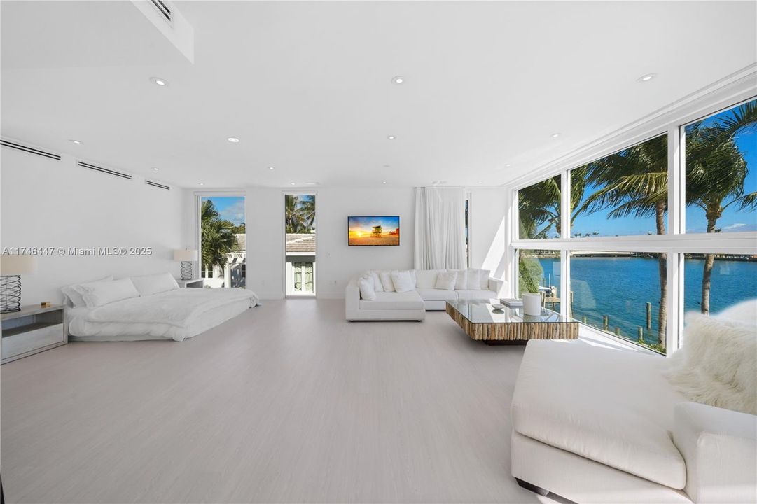 For Rent: $100,000 (8 beds, 7 baths, 7210 Square Feet)