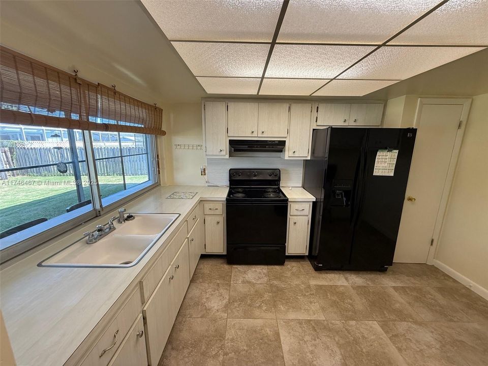 Recently Rented: $2,950 (3 beds, 2 baths, 1450 Square Feet)