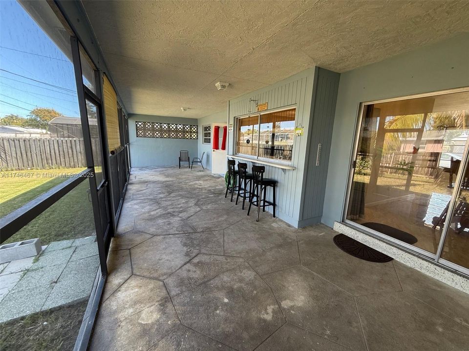 Recently Rented: $2,950 (3 beds, 2 baths, 1450 Square Feet)