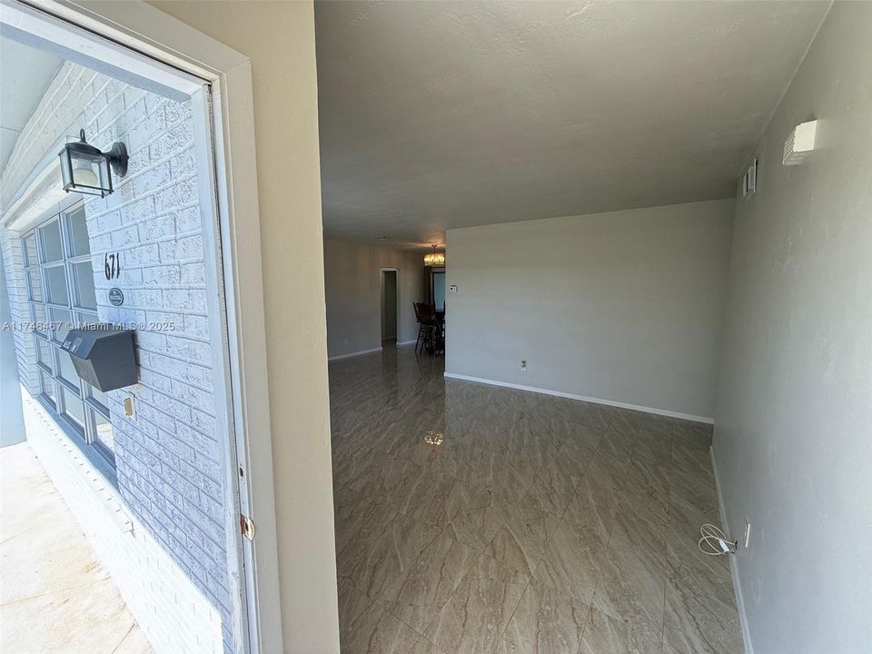 Recently Rented: $2,950 (3 beds, 2 baths, 1450 Square Feet)