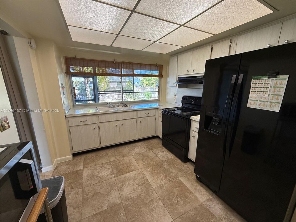 Recently Rented: $2,950 (3 beds, 2 baths, 1450 Square Feet)