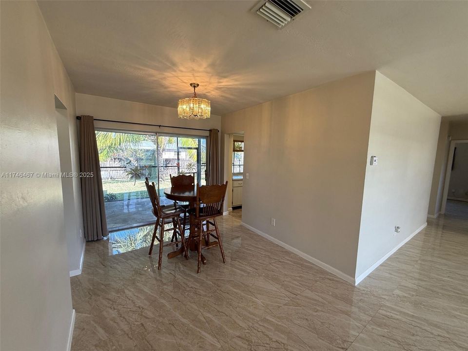 Recently Rented: $2,950 (3 beds, 2 baths, 1450 Square Feet)