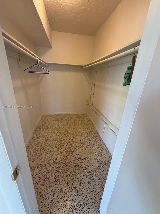 Recently Rented: $2,950 (3 beds, 2 baths, 1450 Square Feet)