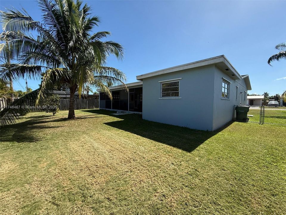 Recently Rented: $2,950 (3 beds, 2 baths, 1450 Square Feet)