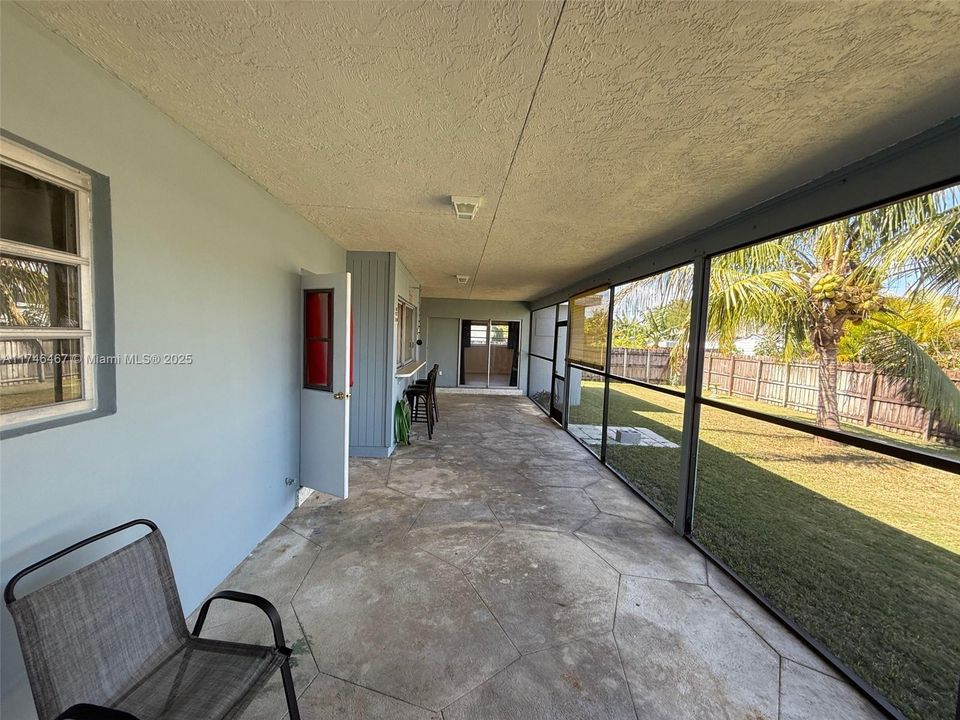 Recently Rented: $2,950 (3 beds, 2 baths, 1450 Square Feet)