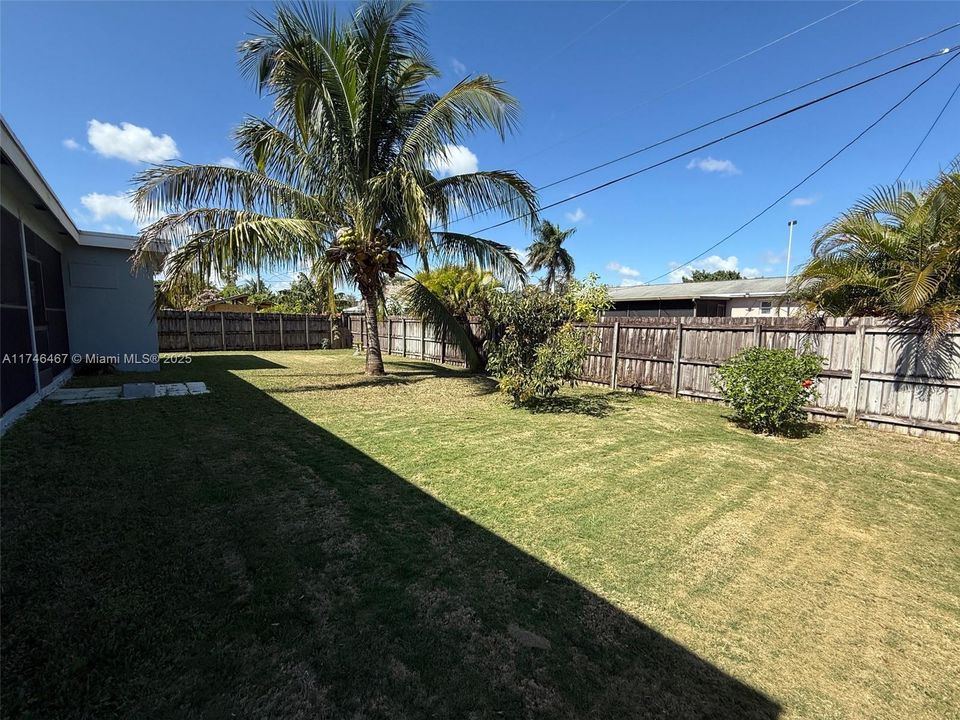 Recently Rented: $2,950 (3 beds, 2 baths, 1450 Square Feet)