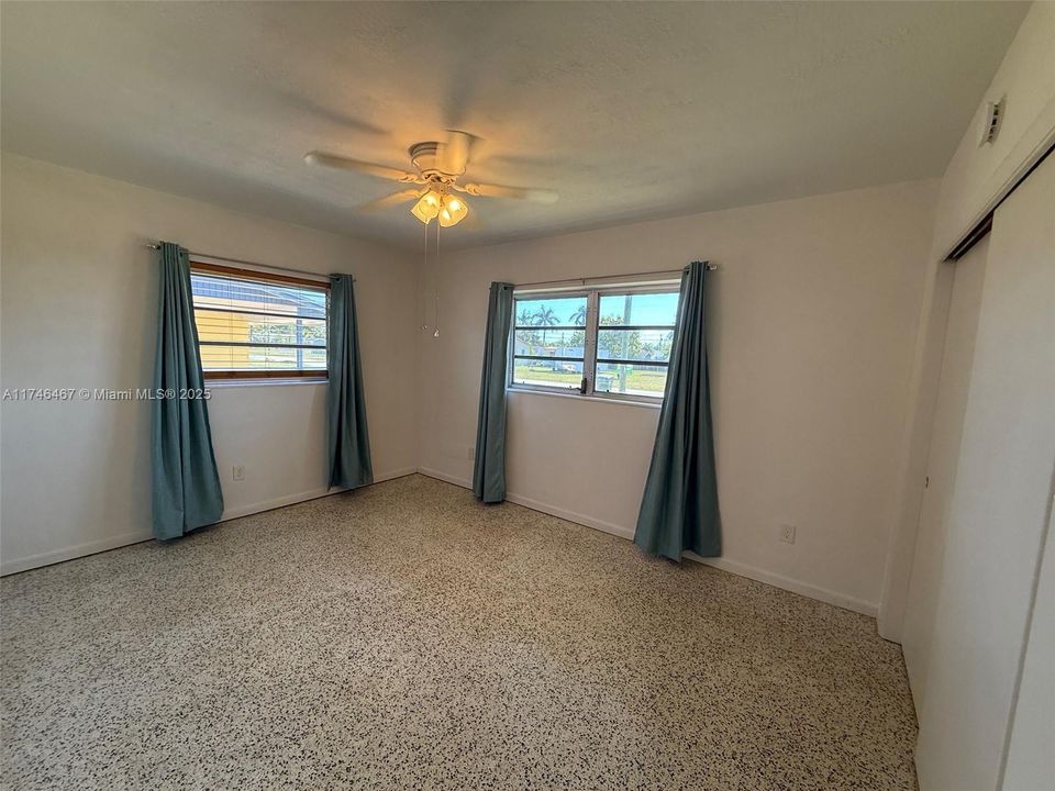 Recently Rented: $2,950 (3 beds, 2 baths, 1450 Square Feet)