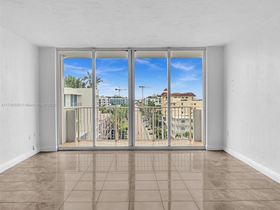 最近售出: $373,000 (2 贝兹, 1 浴室, 950 平方英尺)