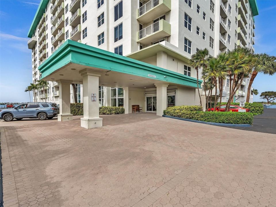 最近售出: $373,000 (2 贝兹, 1 浴室, 950 平方英尺)