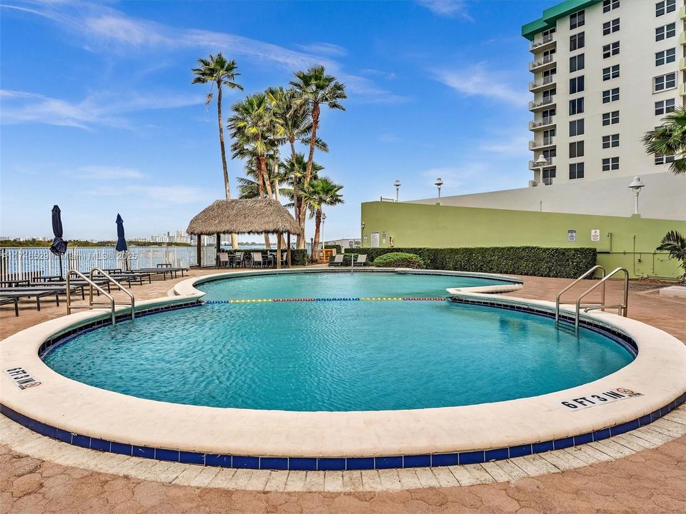 最近售出: $373,000 (2 贝兹, 1 浴室, 950 平方英尺)