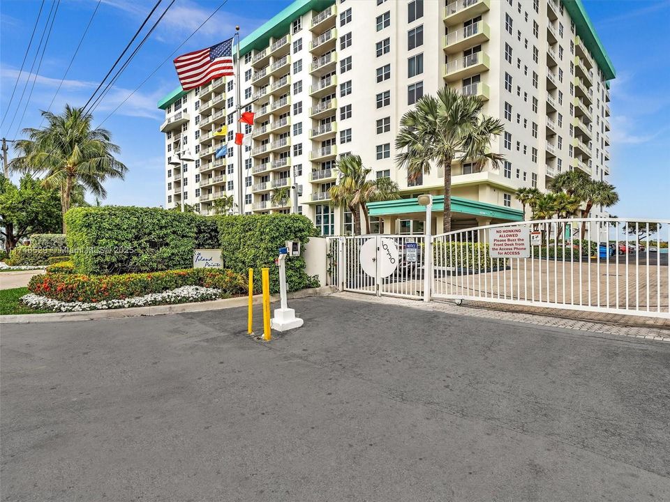 最近售出: $373,000 (2 贝兹, 1 浴室, 950 平方英尺)