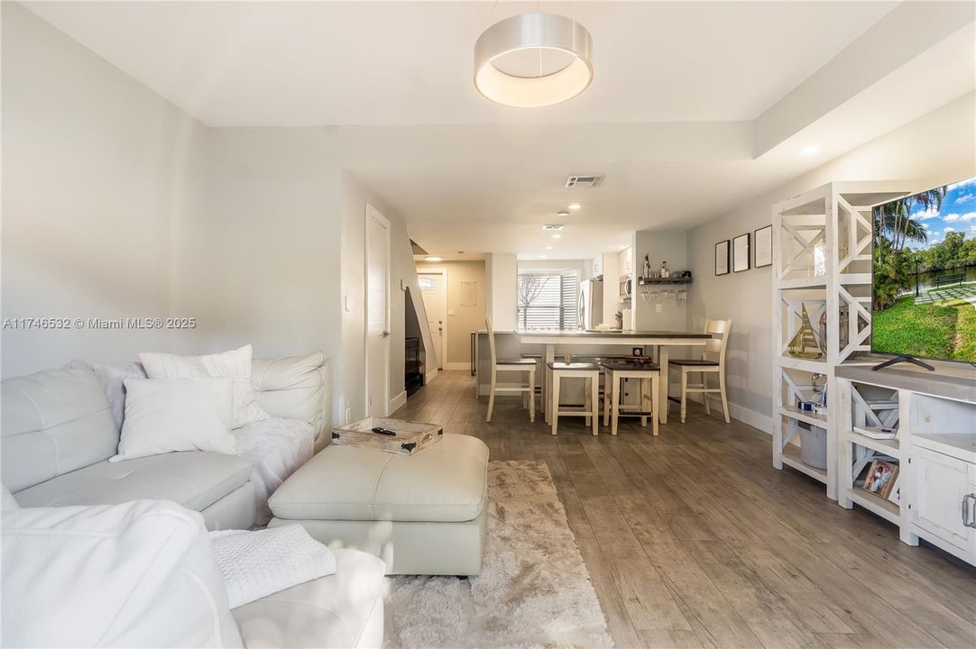Recientemente alquilado: $2,950 (2 camas, 2 baños, 1056 Pies cuadrados)